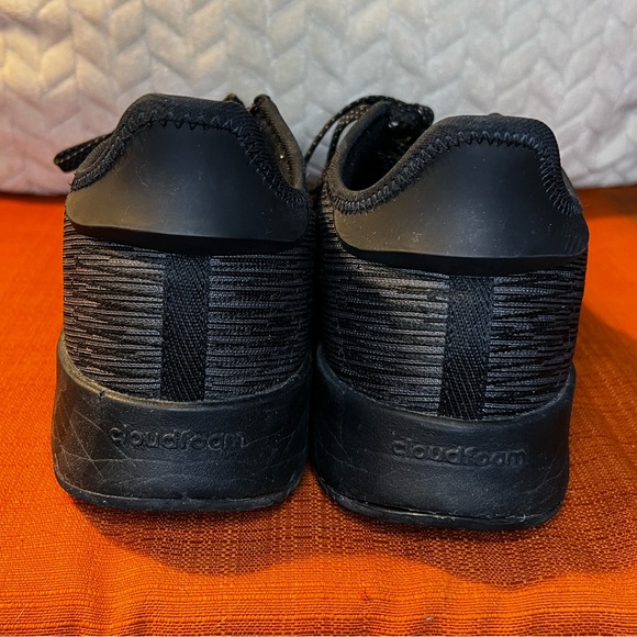 Like new Adidas cloud foam size 10 - Picture 5 of 5